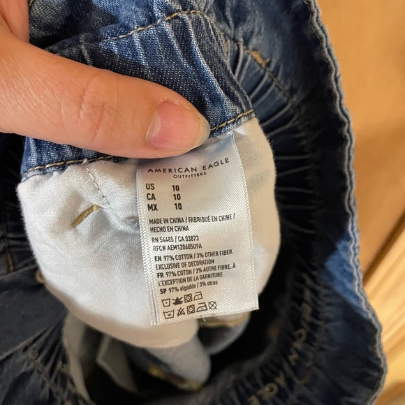 American eagle raw edge, frayed paper bag style jean shorts - Picture 3 of 3